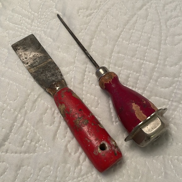 Bundle of 2 Vintage Red Wooden Handles Hand Tools Ice Pick & Putty Knife Scraper - Picture 10 of 11